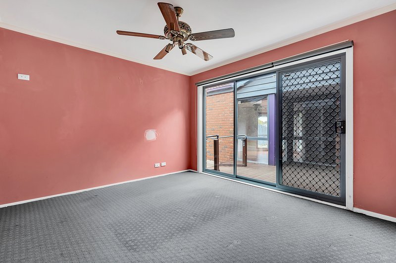 Photo - 14 Pembroke Crescent, Craigieburn VIC 3064 - Image 10