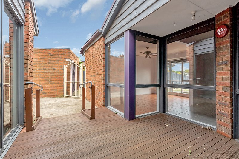 Photo - 14 Pembroke Crescent, Craigieburn VIC 3064 - Image 13