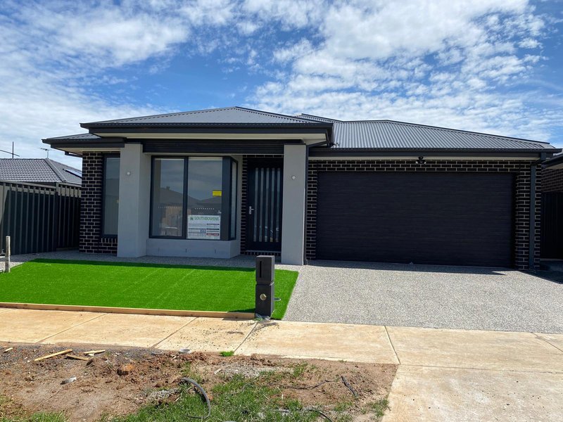 14 Peregrine Way, Melton South VIC 3338