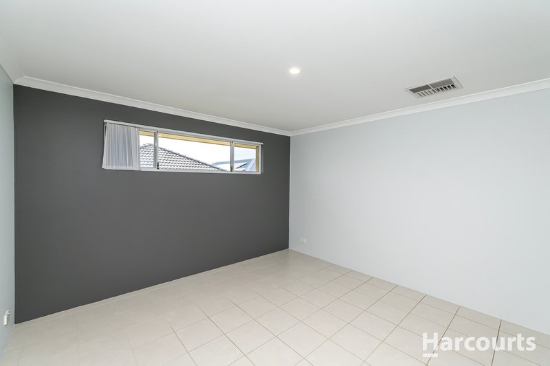 Photo - 14 Petal Street, Banksia Grove WA 6031 - Image 9