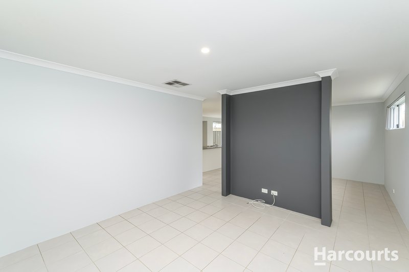 Photo - 14 Petal Street, Banksia Grove WA 6031 - Image 10