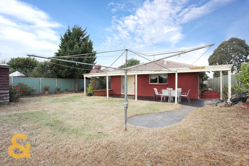 Photo - 14 Peterlee Court, Craigieburn VIC 3064 - Image 11