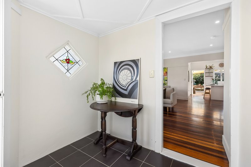 Photo - 14 Phalerum Avenue, Seven Hills QLD 4170 - Image 2