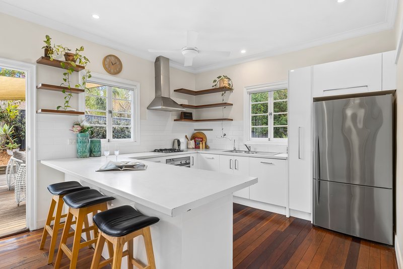 Photo - 14 Phalerum Avenue, Seven Hills QLD 4170 - Image 6