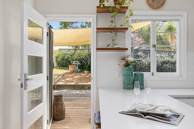 Photo - 14 Phalerum Avenue, Seven Hills QLD 4170 - Image 7