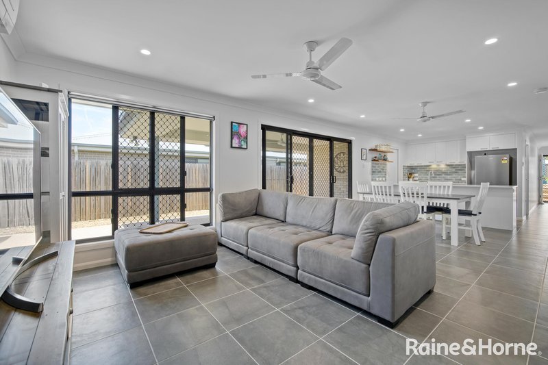 Photo - 14 Phelps Circuit, Kirkwood QLD 4680 - Image 3