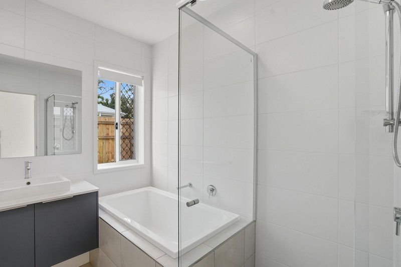 Photo - 14 Pickering Place, Upper Caboolture QLD 4510 - Image 3