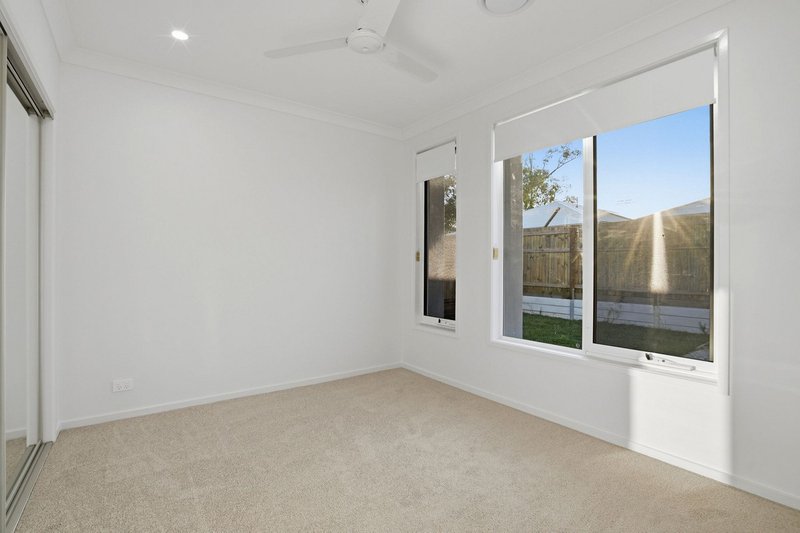 Photo - 14 Pickering Place, Upper Caboolture QLD 4510 - Image 5