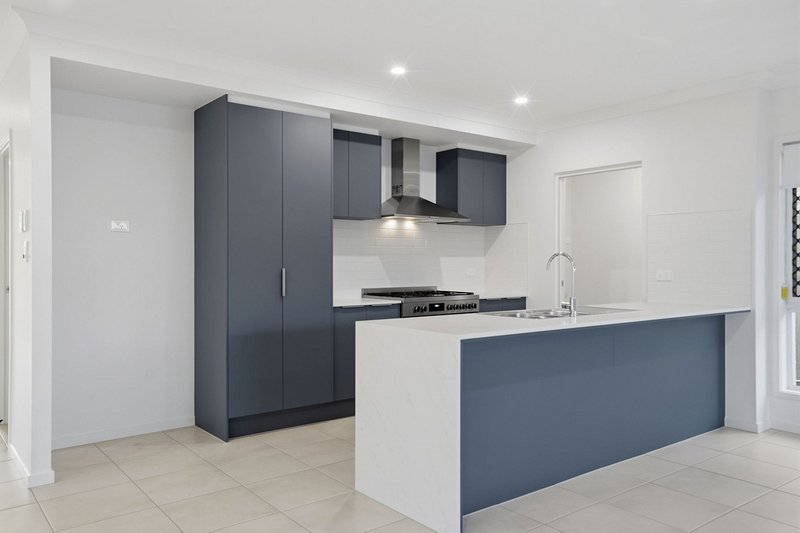 Photo - 14 Pickering Place, Upper Caboolture QLD 4510 - Image 6