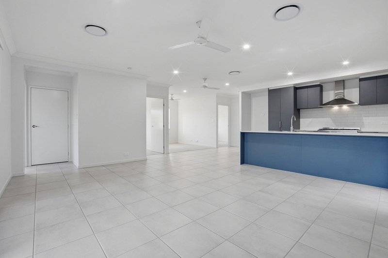 Photo - 14 Pickering Place, Upper Caboolture QLD 4510 - Image 7