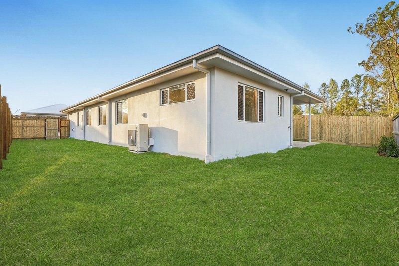 Photo - 14 Pickering Place, Upper Caboolture QLD 4510 - Image 9