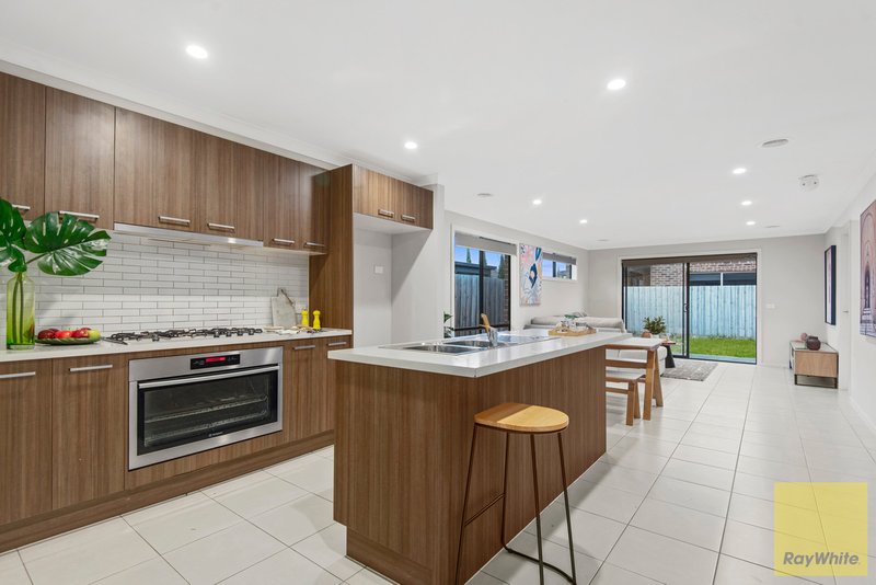 Photo - 14 Pillar Road, Wyndham Vale VIC 3024 - Image 8