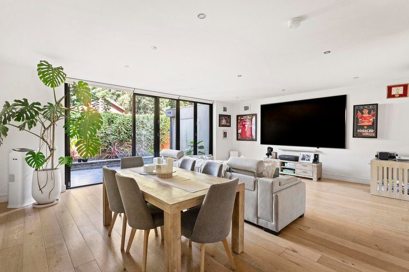 Photo - 14 Pin Oak Court, Canterbury VIC 3126 - Image 1