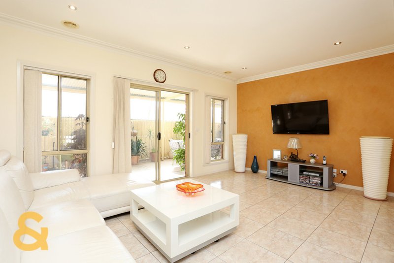 Photo - 14 Pinelea Court, Roxburgh Park VIC 3064 - Image 2