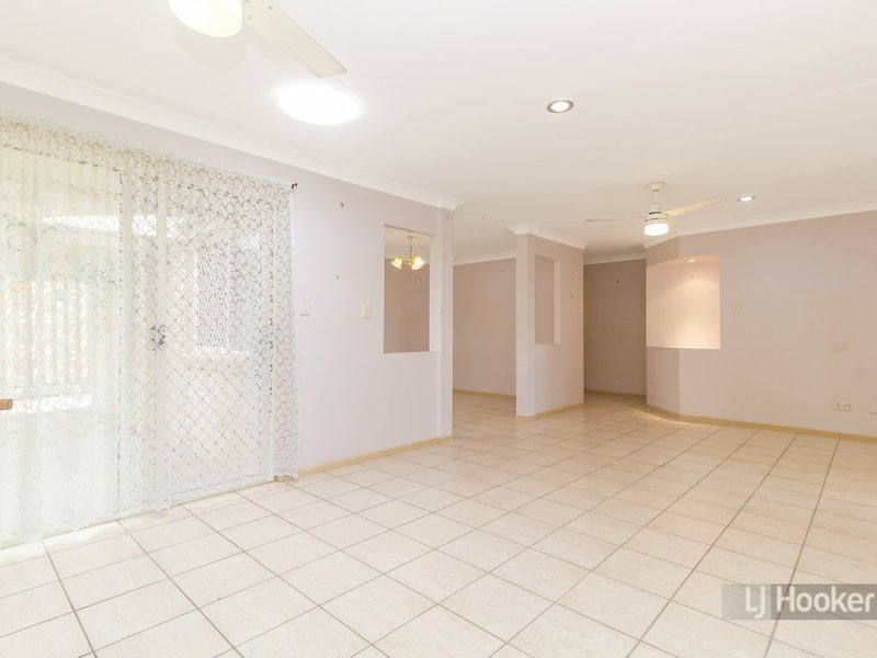 Photo - 14 Pinnacle Close, Regents Park QLD 4118 - Image 4