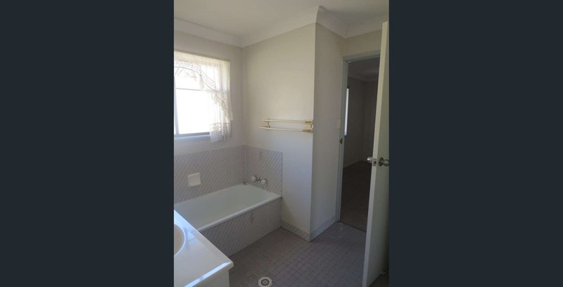 Photo - 1/4 Pitcairn Street, Raceview QLD 4305 - Image 5