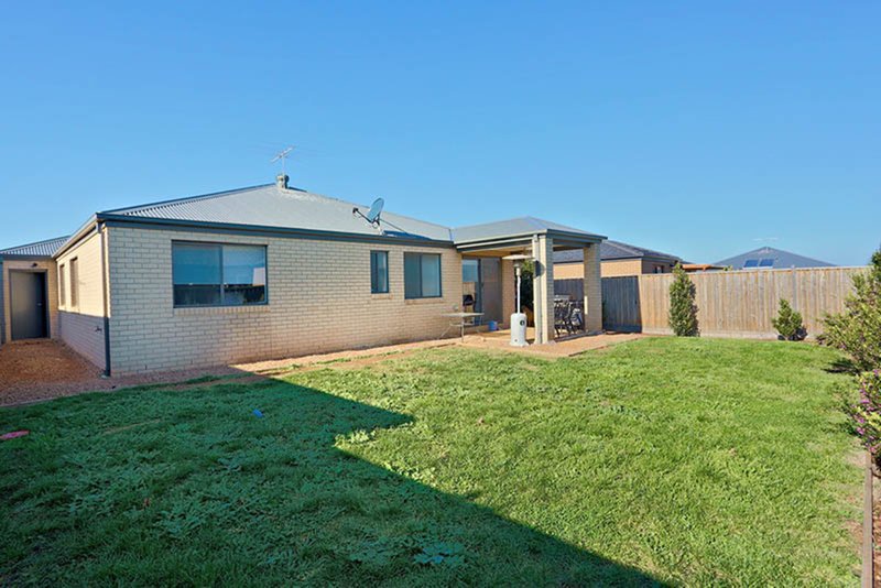 Photo - 14 Pittos Avenue, Brookfield VIC 3338 - Image 2