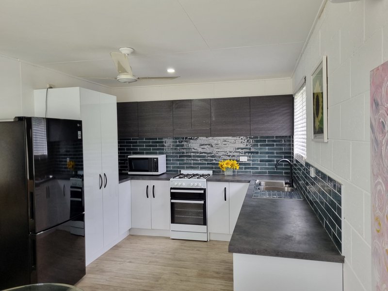 Photo - 14 Polmaise Street, Boyne Island QLD 4680 - Image 3