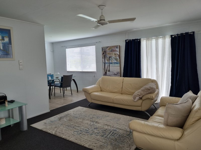 Photo - 14 Polmaise Street, Boyne Island QLD 4680 - Image 6