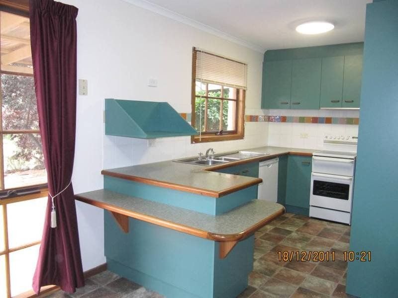 Photo - 14 Preshaw St , Castlemaine VIC 3450 - Image 5