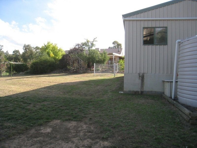 Photo - 14 Preshaw St , Castlemaine VIC 3450 - Image 11