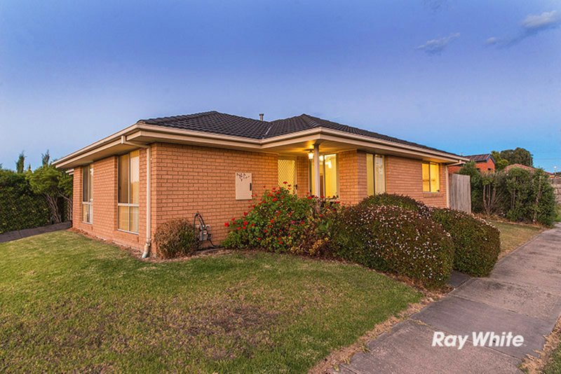 1/4 Providence Drive, Cranbourne West VIC 3977