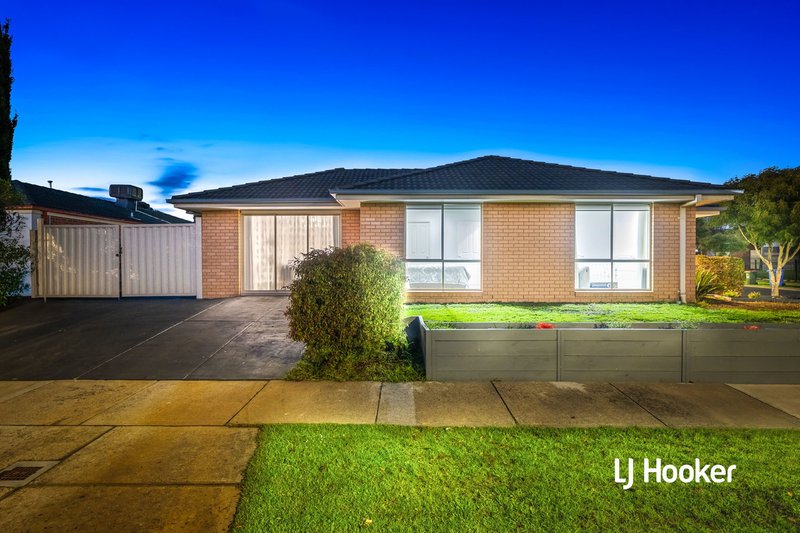 Photo - 1/4 Providence Drive, Cranbourne West VIC 3977 - Image 2