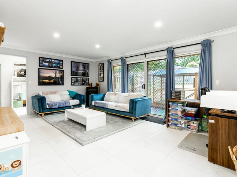 Photo - 14 Quarrian Crescent, Beenleigh QLD 4207 - Image 3