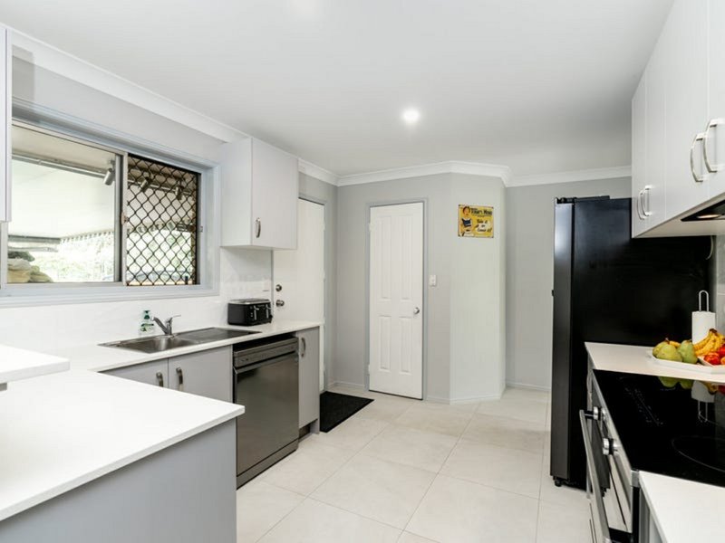 Photo - 14 Quarrian Crescent, Beenleigh QLD 4207 - Image 6