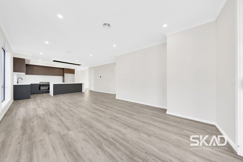 Photo - 14 Radiata Street, Beveridge VIC 3753 - Image 4