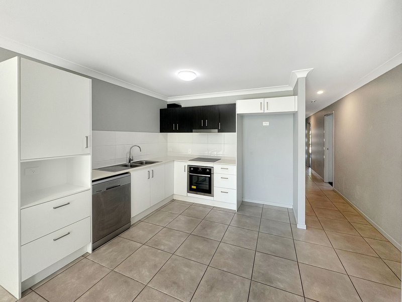 Photo - 1/4 Radmila Court, Bellbird Park QLD 4300 - Image 3