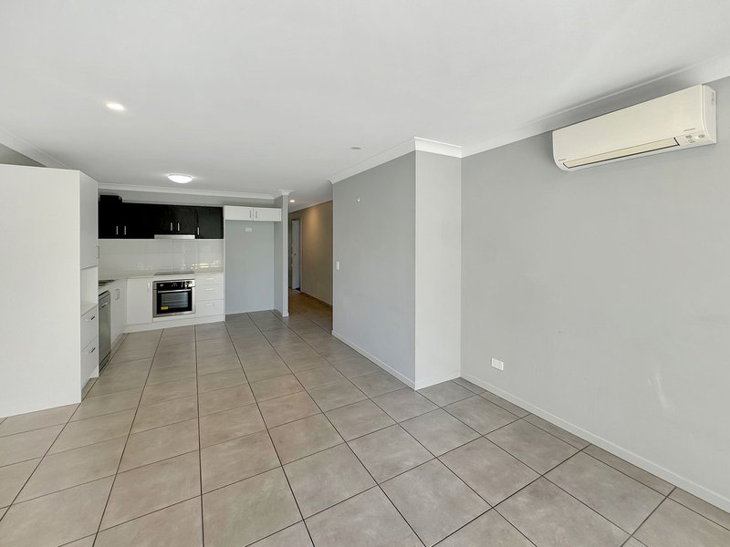 Photo - 1/4 Radmila Court, Bellbird Park QLD 4300 - Image 5