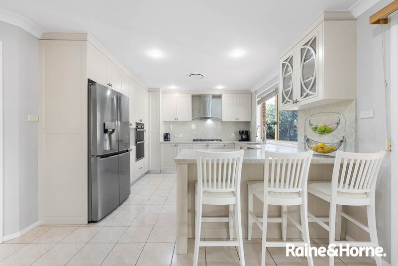 Photo - 14 Rainham Circuit, West Hoxton NSW 2171 - Image 3