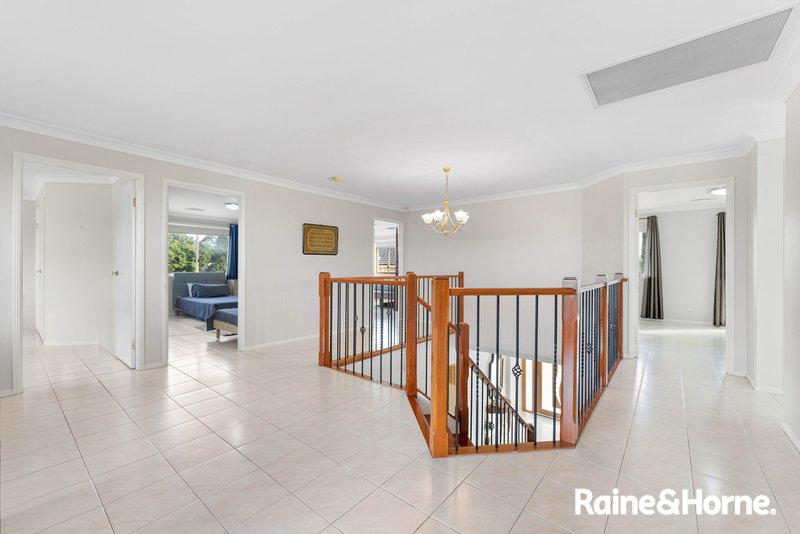 Photo - 14 Rainham Circuit, West Hoxton NSW 2171 - Image 7