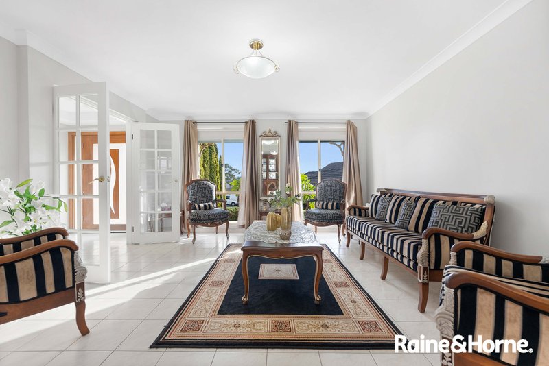 Photo - 14 Rainham Circuit, West Hoxton NSW 2171 - Image 9