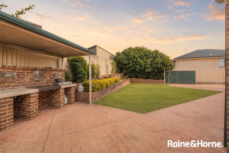 Photo - 14 Rainham Circuit, West Hoxton NSW 2171 - Image 13