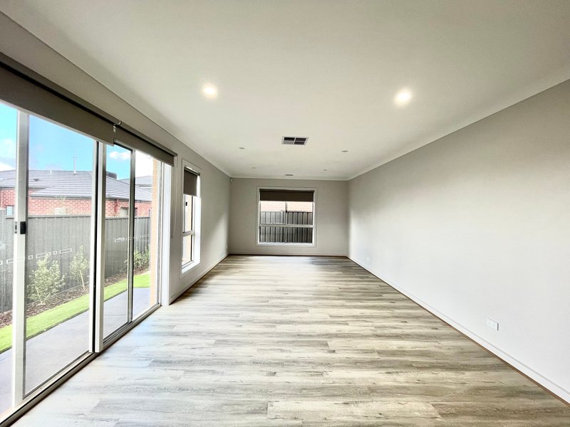 Photo - 14 Rangipo Street, Truganina VIC 3029 - Image 2