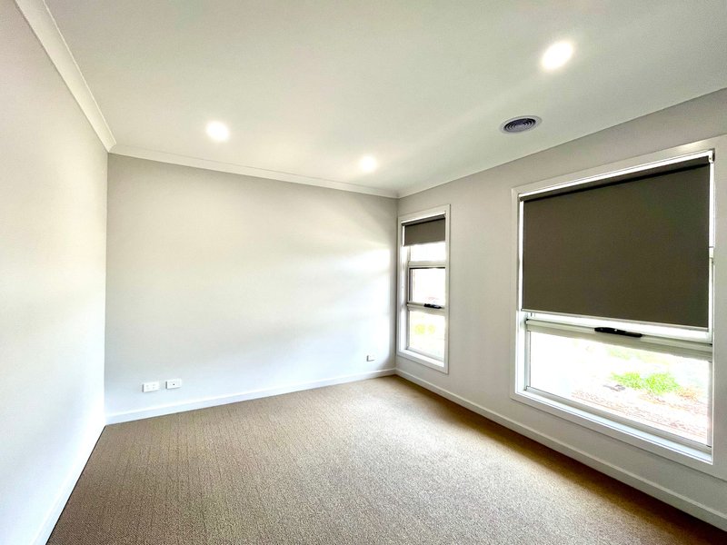 Photo - 14 Rangipo Street, Truganina VIC 3029 - Image 5