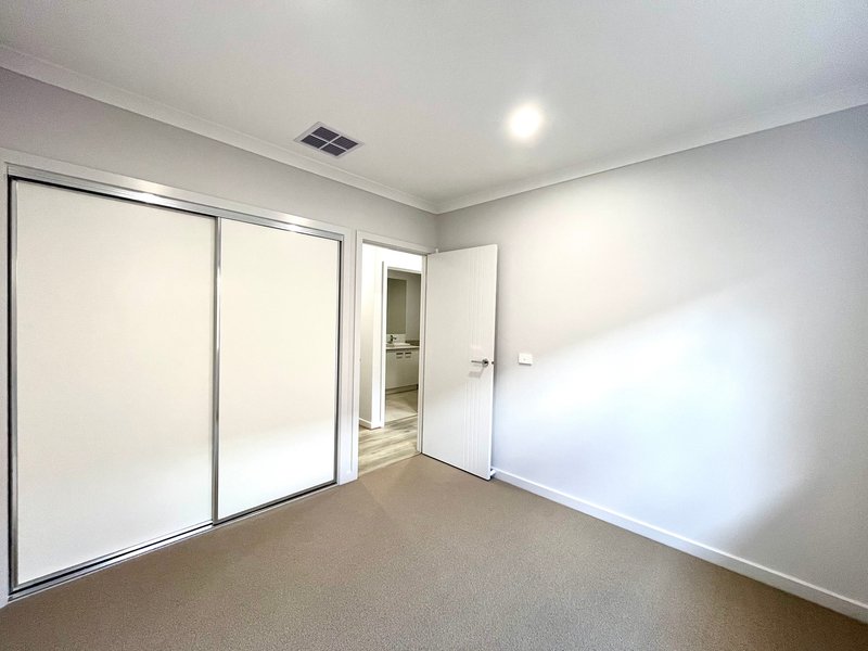 Photo - 14 Rangipo Street, Truganina VIC 3029 - Image 8