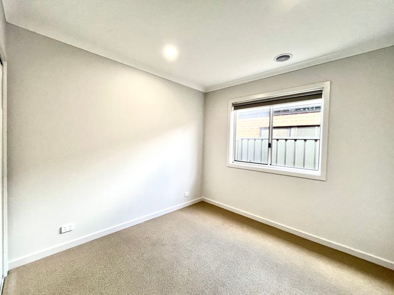 Photo - 14 Rangipo Street, Truganina VIC 3029 - Image 9
