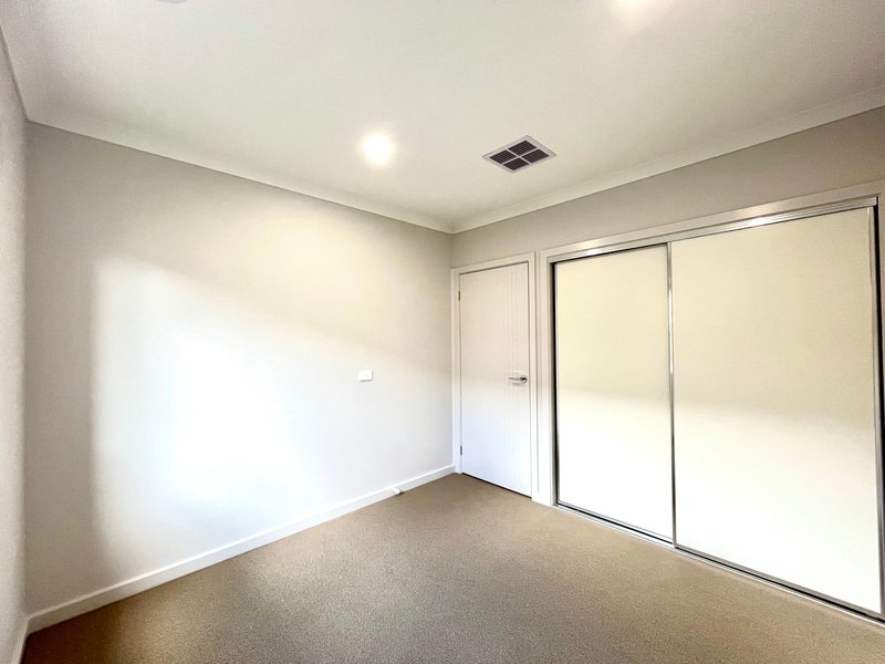 Photo - 14 Rangipo Street, Truganina VIC 3029 - Image 10