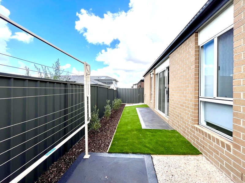 Photo - 14 Rangipo Street, Truganina VIC 3029 - Image 14