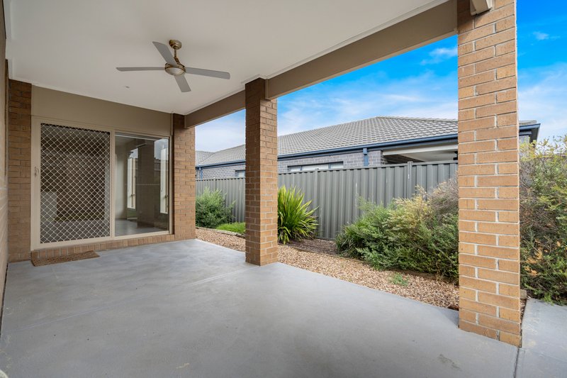 Photo - 14 Rappel Street, Greenvale VIC 3059 - Image 12