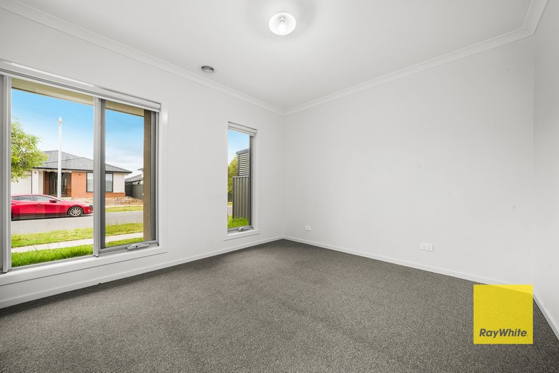 Photo - 14 Rathdowne Road, Werribee VIC 3030 - Image 12