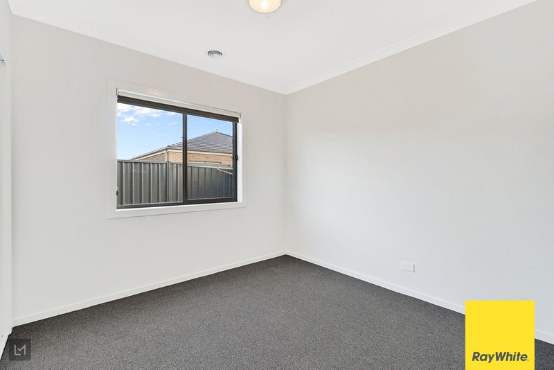 Photo - 14 Rathdowne Road, Werribee VIC 3030 - Image 10