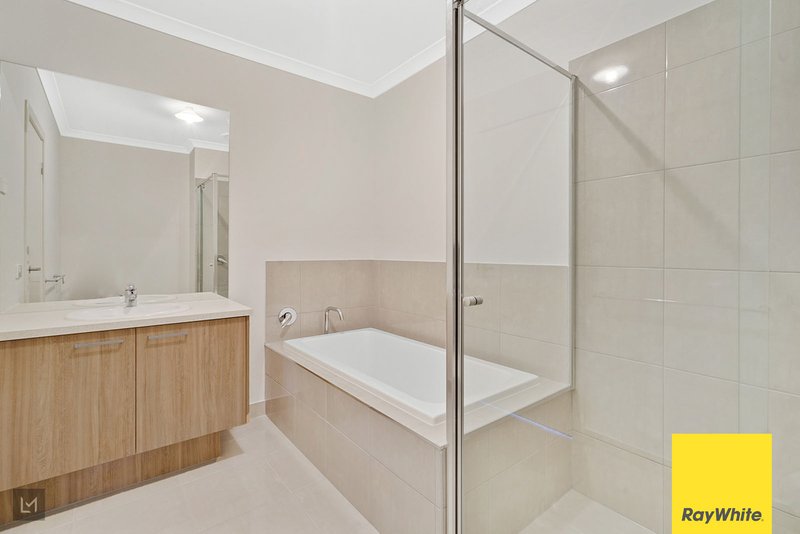 Photo - 14 Rathdowne Road, Werribee VIC 3030 - Image 11