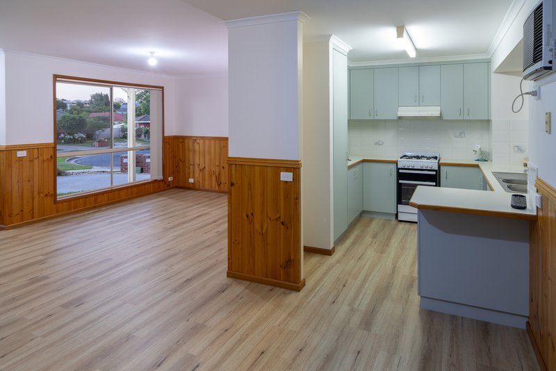 Photo - 1/4 Raven Court, West Wodonga VIC 3690 - Image 3