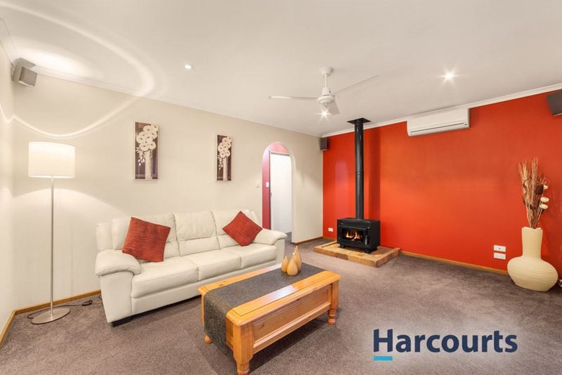 Photo - 14 Rebecca Court, Wantirna South VIC 3152 - Image 2