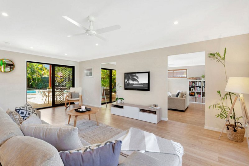 Photo - 14 Redleaf Court, Burleigh Waters QLD 4220 - Image 3