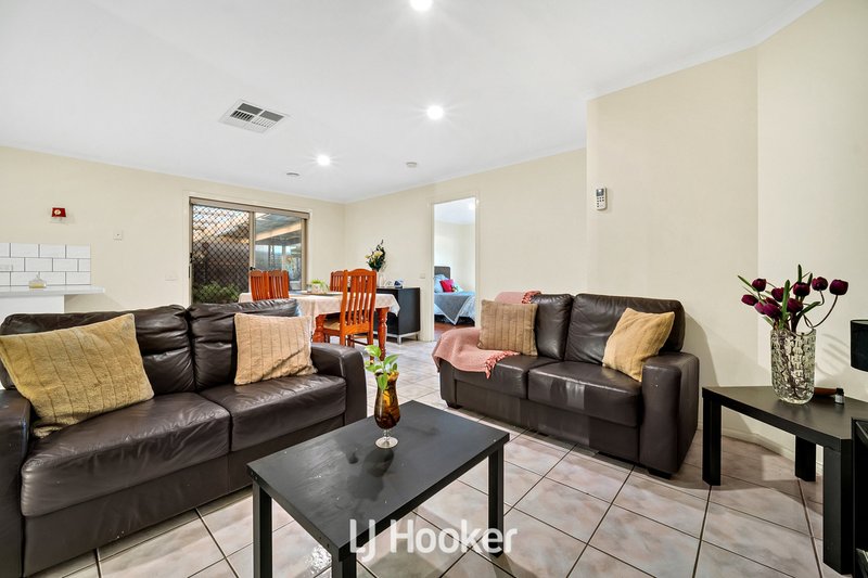 Photo - 14 Redwood Avenue, Hampton Park VIC 3976 - Image 6